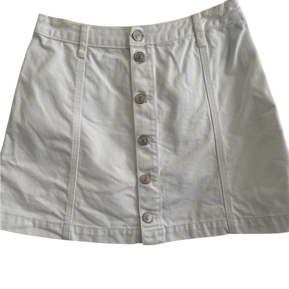 Abercrombie & Fitch White Denim Button-Up Skirt
Size 2 - Picture 1 of 9
